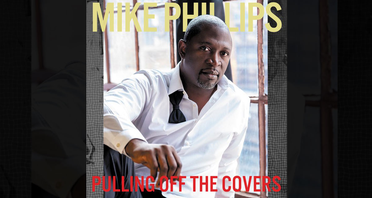 Mike-Phillips-pulling-off-the-covers